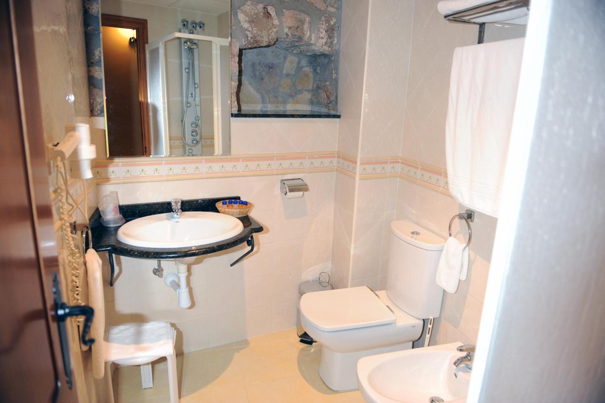 Hotel Restaurant Verdia Sueras Pokoj fotografie
