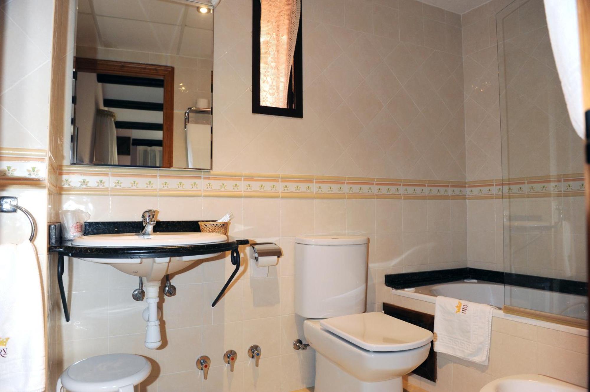 Hotel Restaurant Verdia Sueras Pokoj fotografie